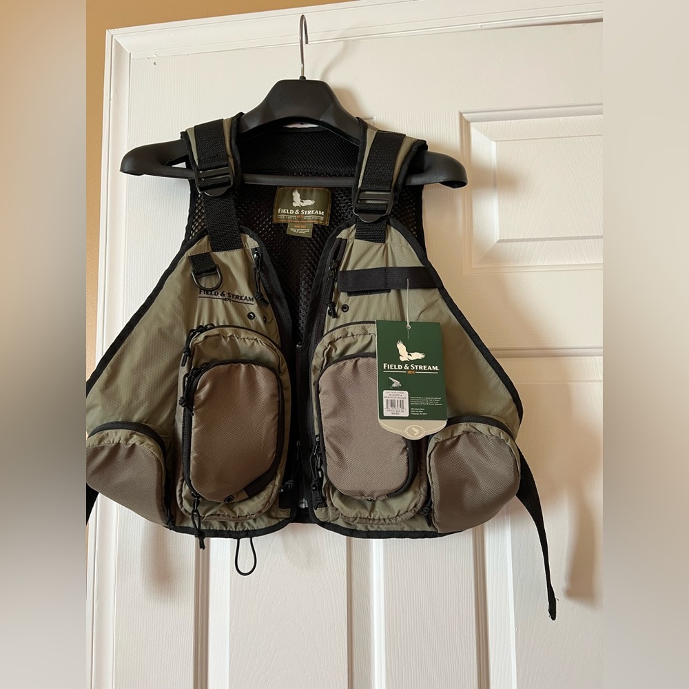Field and stream fishing vest NWT